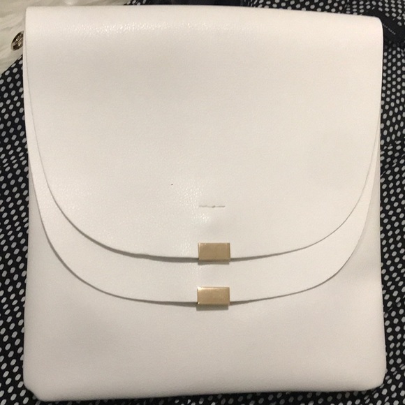 White Travel Purse - Picture 2 of 7